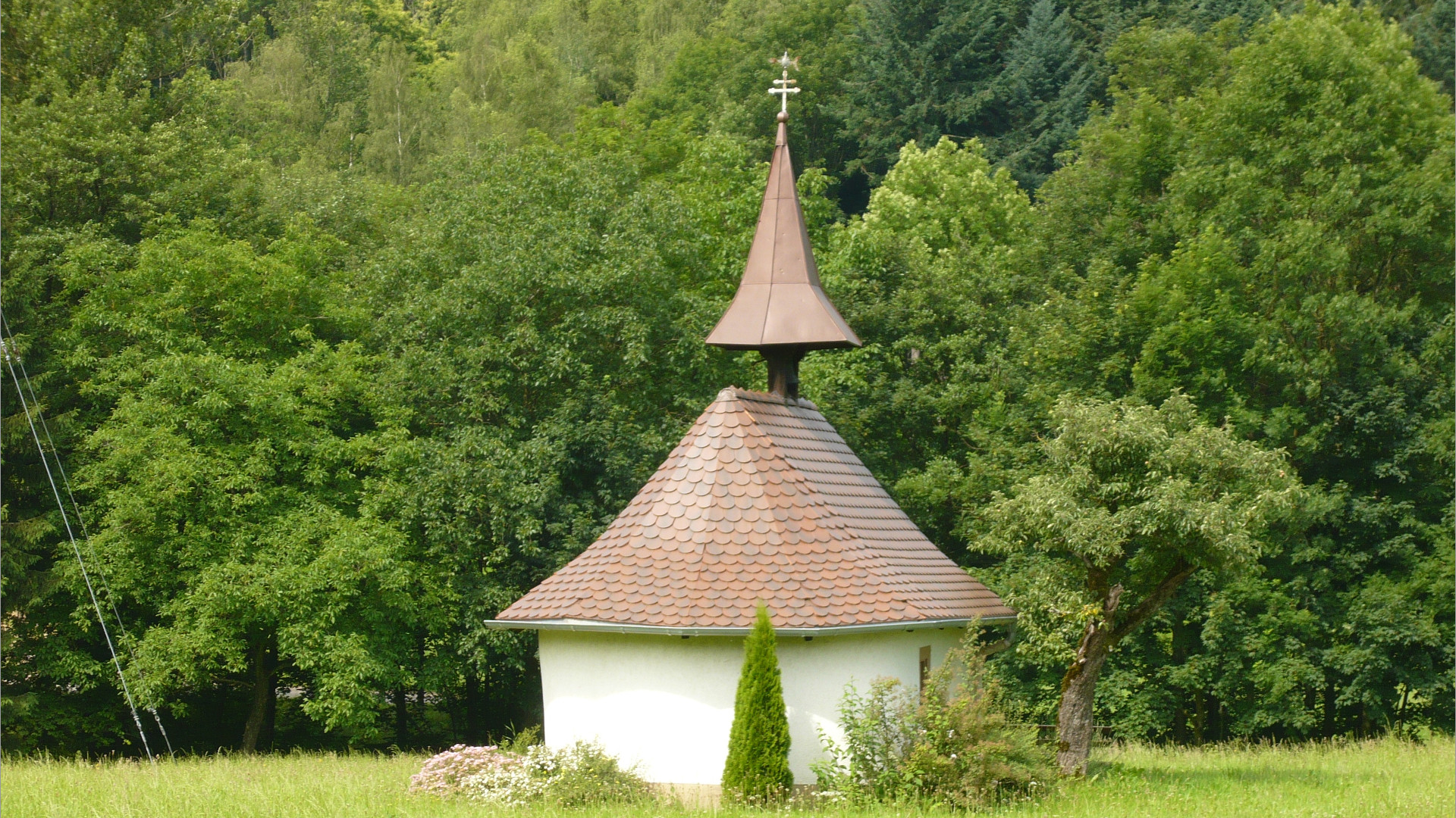 Foto mit Blick zur Kapelle auf dem Kapellenhof in Glottertal